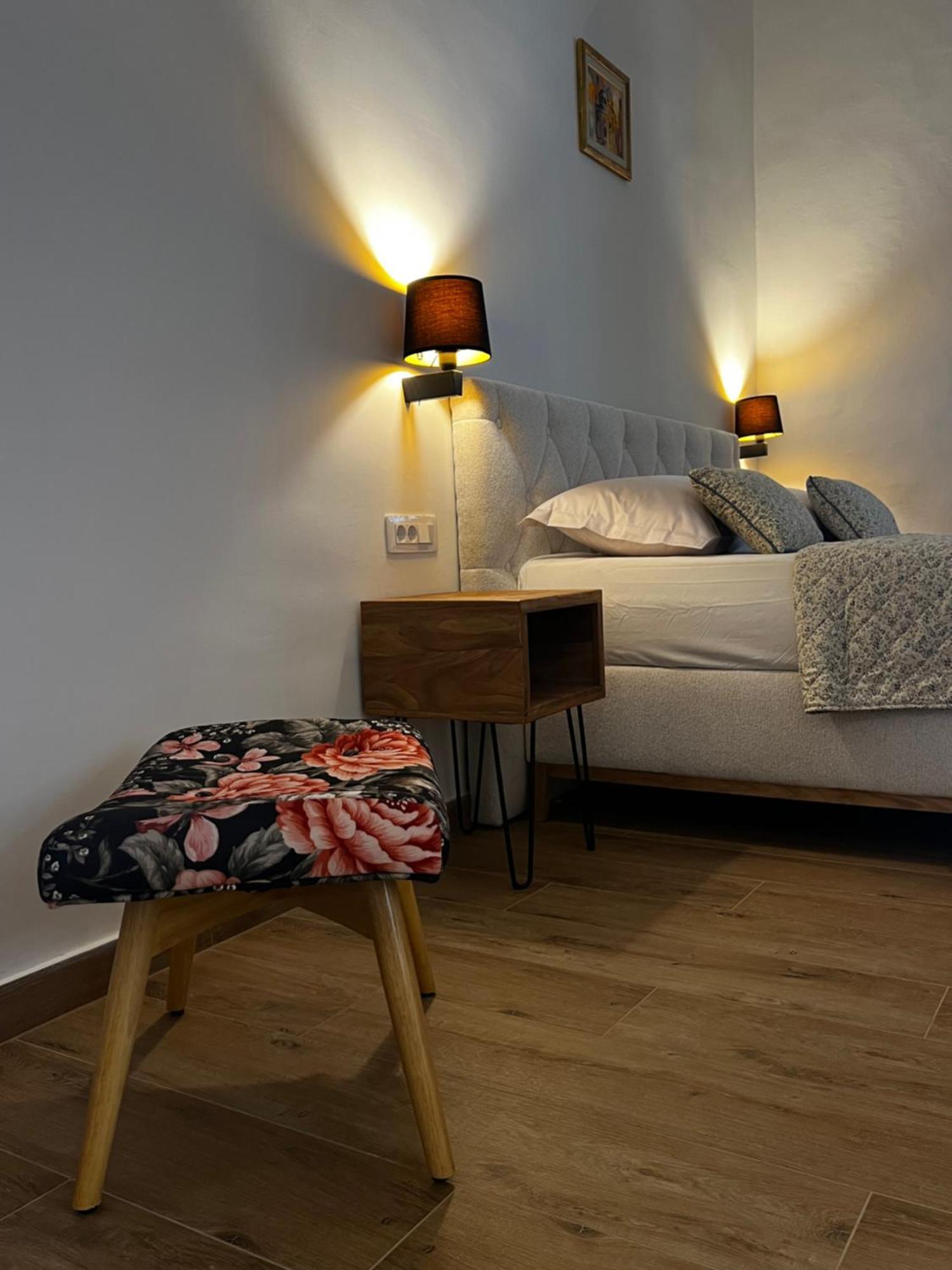 Apartment Square *